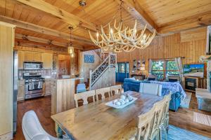 4 Mi to Sapphire Ski! Mtn-View Cabin w Deck