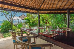 Gorgeous beachfront villa Lovina