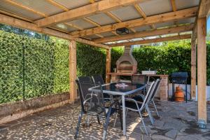 Villa Palma with Grill & Pool