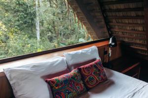 Luxury Villa plus 2 Cabins Rainforest Estate Natural Swim Pond