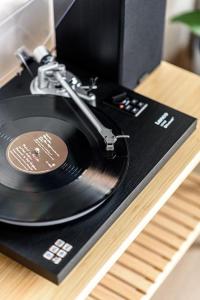 Cozy Japanese Oasis with Balcony, Gramophone, Netflix