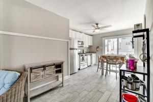 Walkable Brigantine Condo, 4 Mi to Atlantic City!