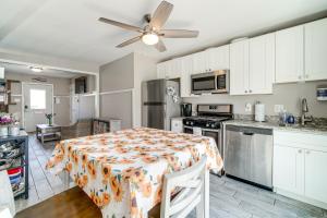 Walkable Brigantine Condo, 4 Mi to Atlantic City!