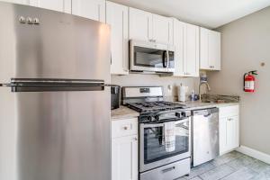 Walkable Brigantine Condo, 4 Mi to Atlantic City!