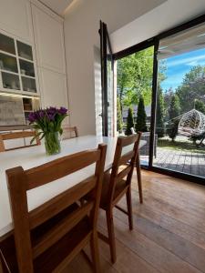 1st floor, 2 bedrooms apartment, Center, private parking, terrace, 7min to the sea