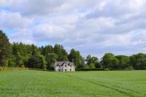 St Marys Farmhouse - Traditional Country Farmhouse with Open Fire