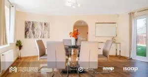 Spacious 5 Double Bedroom Family Home with 2 Bathrooms plus WC includes Driveway Parking and Extended Lounge and Dining Room plus Private Rear Garden in a Great Location - Sawtry