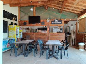 Le soleil d Eugènie appartement dans résidence avec Piscine commune près de Carcassonne