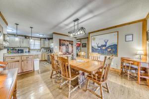 Peaceful Ruidoso Cabin Hot Tub, Mountain Views!