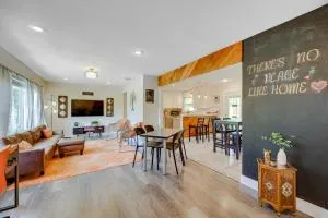 San Antonio Home, 2 Mi to Airport - Pets Welcome! - SAT