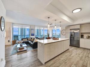 Luxury Waterfront Suite with Great Views