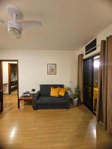 Praia, Piscina, Vista, Shopping, tudo junto em um só lugar. Quarto e Sala mais do perfeito.