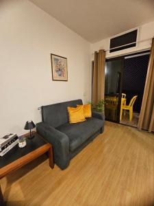 Praia, Piscina, Vista, Shopping, tudo junto em um só lugar. Quarto e Sala mais do perfeito.