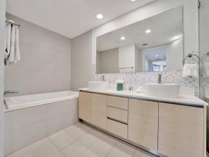 Luxury Waterfront Suite