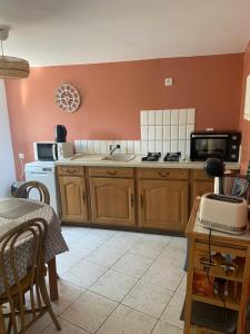 Maisons de vacances Charmante maison bretonne en pierre : photos des chambres