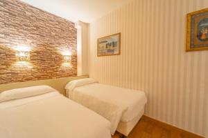 Triple Room room in Hotel Il Guercino