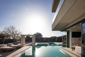 Elinor Villa - Nature Retreat amidst Mountains & Lake by etouri