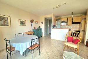 Nest with beautiful garden and sea view