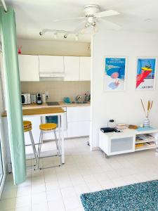 1 bedroom Sea view, swimming pool, beach on foot, parking