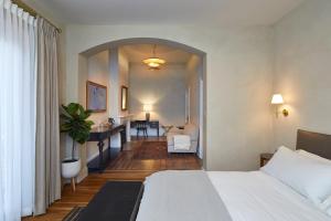 Heights House Hotel