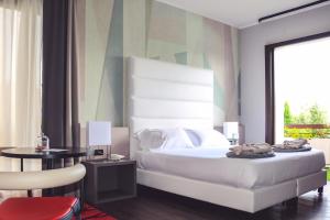 Deluxe King Room with Spa Access