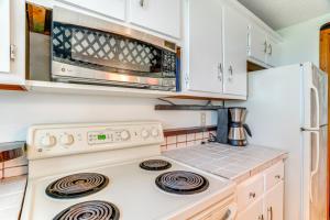 Ski-InandSki-Out Wintergreen Resort Condo and Hot Tub!