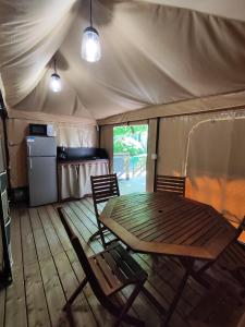 Tentes de luxe Camping Porte des Alpilles by M.A DESTINATION GLAMPING : photos des chambres
