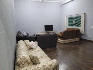 Sitio Arujá com Piscina Aquecida, Quadra e Vista Deslumbrante