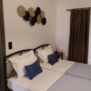 Thanos ,Rooms and Apartments