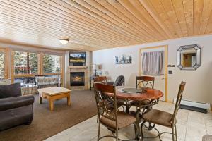 Creekside Suites 01 by Estes Park Condos