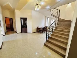 Garden EVN Airport - Musalerr