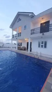 Queen B Palace - Nopendaw