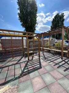 Wild nest king size bed