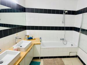 Oasis-Spacious Loft in Excellent Location