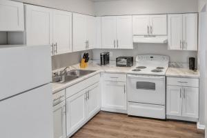 Spacious Retreat I Balcony I Parking I Chateau