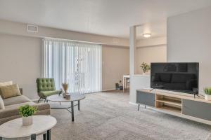 Spacious Retreat I Balcony I Parking I Chateau