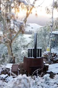 Bus & Hot Tub Secluded Off-Grid Retreat - Bagdad