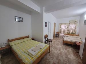 Cazare Eforie Nord, plaja Acapulco, garsoniere Four Studios, bucatarie comuna, baie proprie, etaj 4, fara lift