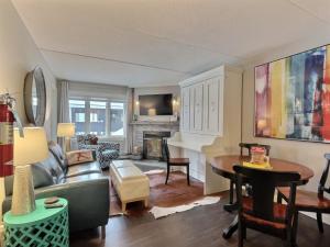 Jack SBearo- AC, Pool, Mountain Views, Hiking, Gym