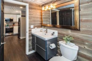 Jack SBearo- AC, Pool, Mountain Views, Hiking, Gym