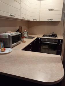 Spacious 1bedroom apartment, w free parking, w pet