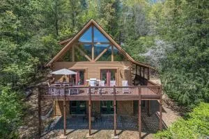 Wanderlust Cabin with Deck and Lovely Mountain Views - Brasstown