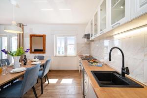 Apartments Lucija Mari