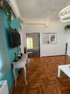 Central flat - 2 Metro stops from ACROPOLIS-PLKA