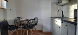 Spacerowa, centrum, 2 pokoje, balkon, dla 1- 4 osób