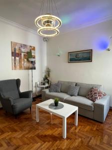 Central flat - 2 Metro stops from ACROPOLIS-PLKA