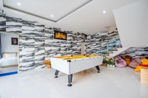 P Henry&App2 Poolvilla Huahin