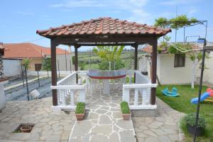 Emmanuels Summer House