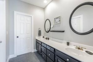 Pickleball - Pool - Hot Tub - Gym - BBQ