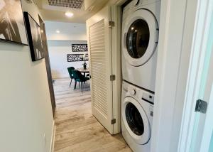 Century City Cozy 2 Br 4 Sleeps Crib W Parking 505